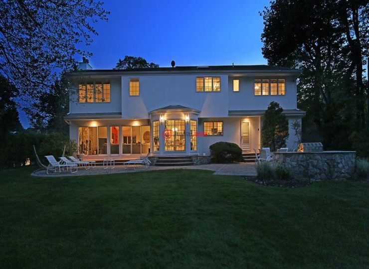 美国纽约州罗斯林高地5卧4卫的房产USD 1,79