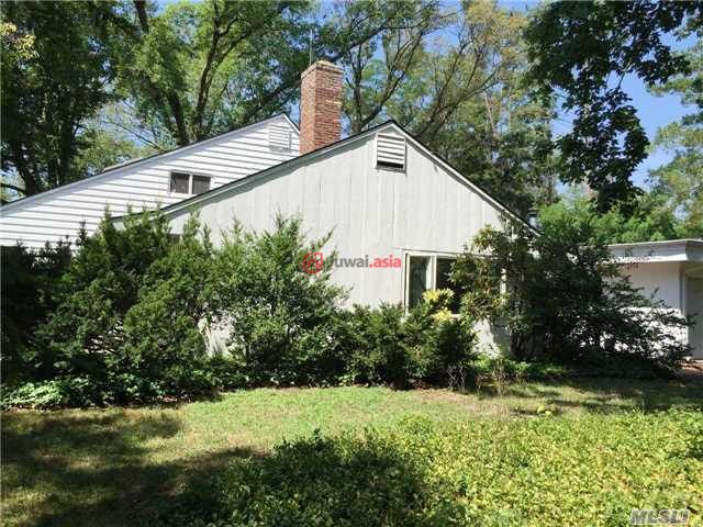 美国纽约州罗斯林高地4卧3卫的房产USD 1,20